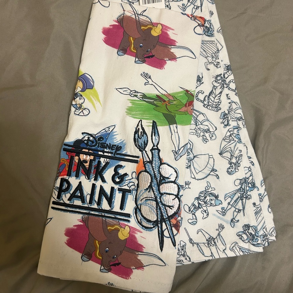 Disney Ink & Paint hand Towel with Dumbo and Characters